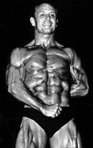 Irwin "Zabo" Koszewski 43 éves korában. Sohasem volt nagydarab, talán úgy 185 font(83-84kg) volt a legtöbb amelyet elért. Viszont kegyetlenül éles, erős is volt. Egy alkalommal kérték mutassa meg erejét, mire ő bemelegítés nélkül(!) szakított 100kg-ot, mindössze 77 kg-os testsúllyal. 